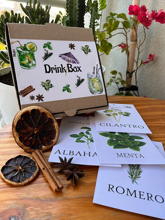 caja drink box con varios sobres de semillas y extras