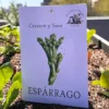 sobre de semillas de esparrago en huerta