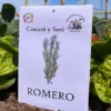 sobre de semillas de romero en huerta