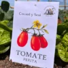 sobre de semillas de tomate perita en huerta
